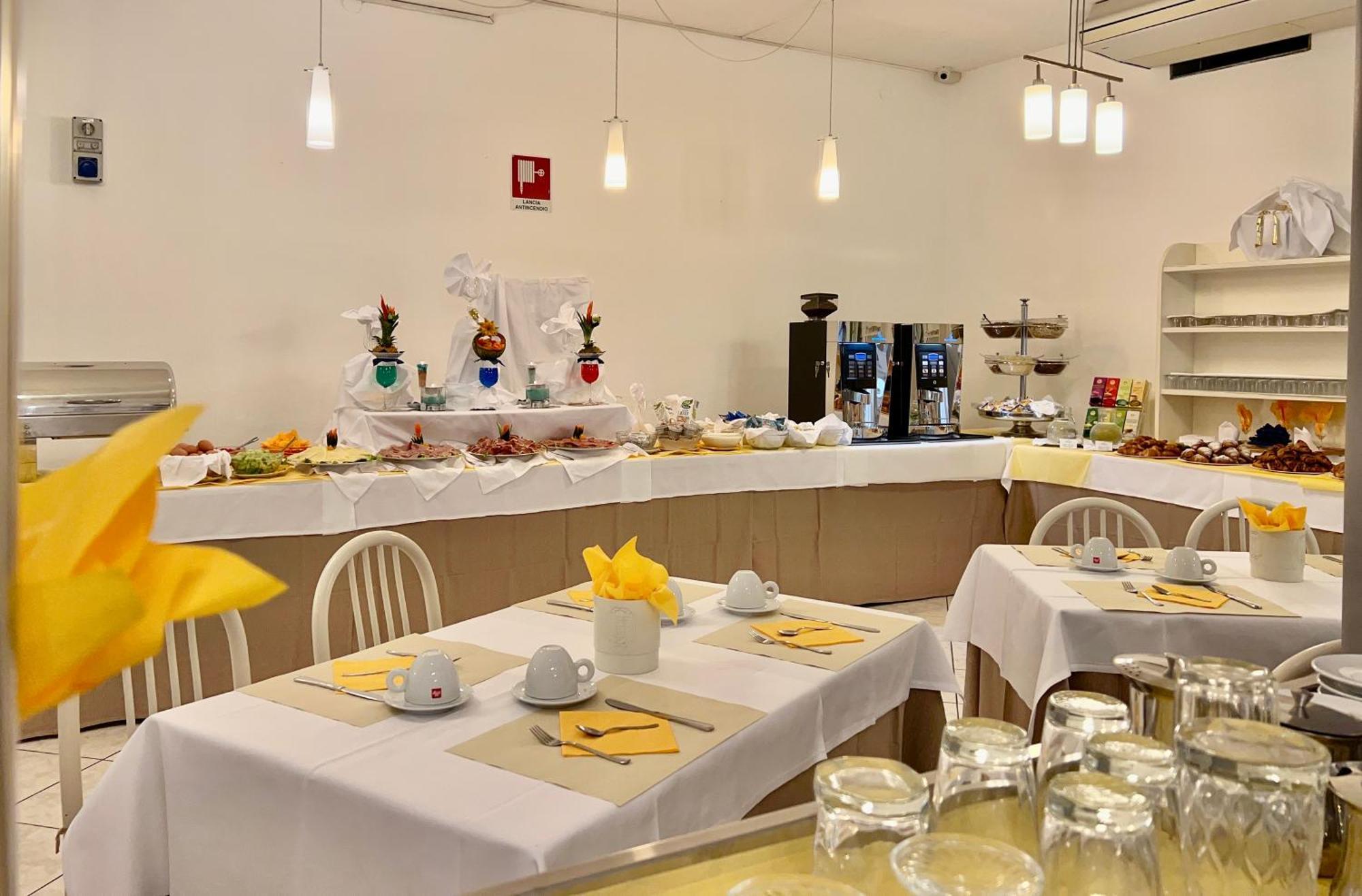 Hotel Myriam Ліньяно-Сабб'ядоро Екстер'єр фото