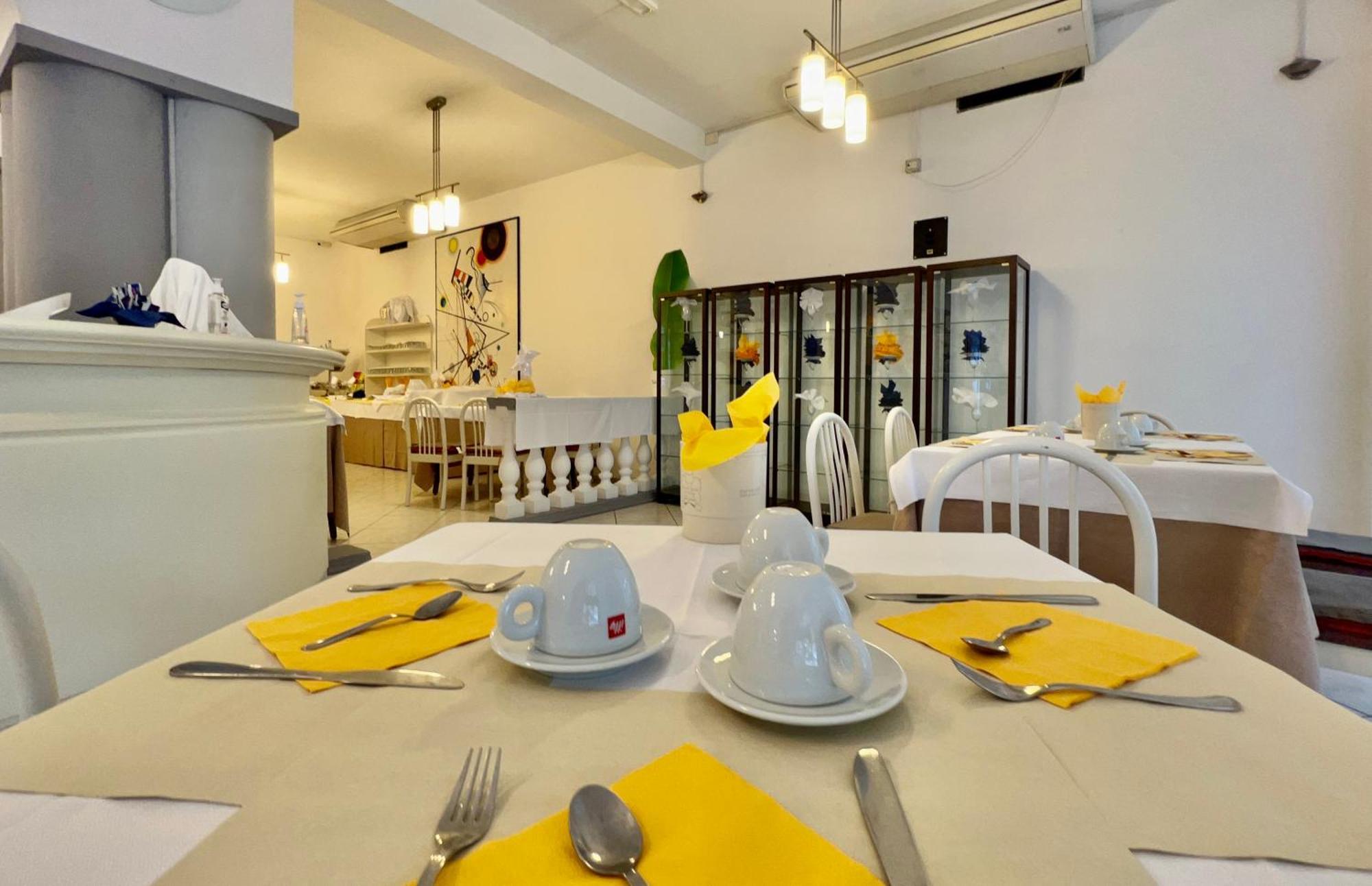 Hotel Myriam Ліньяно-Сабб'ядоро Екстер'єр фото